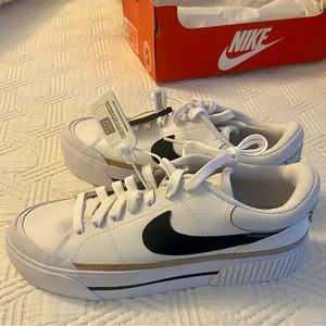 Women’s Nike Court Legacy Lift